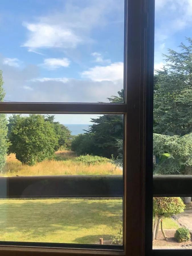 Villa Valentine Saint-Coulomb Bed & Breakfast