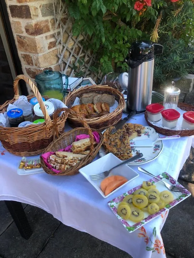 Villa Valentine Saint-Coulomb Bed & Breakfast